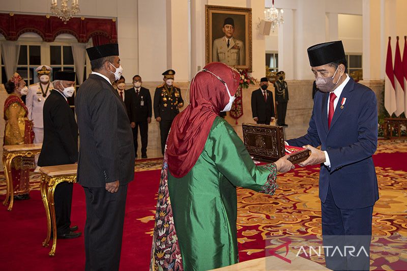Presiden Jokowi anugerahkan tanda kehormatan RI di Istana Negara