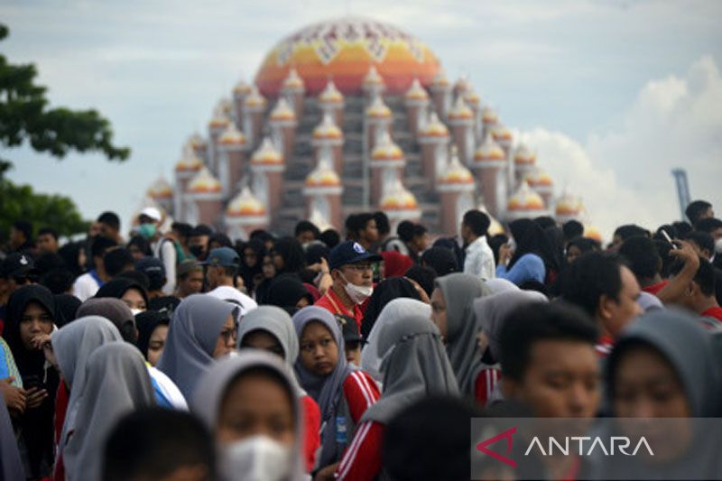 Jalan sehat sambut semarak HUT ke-77 Kemerdekaan RI