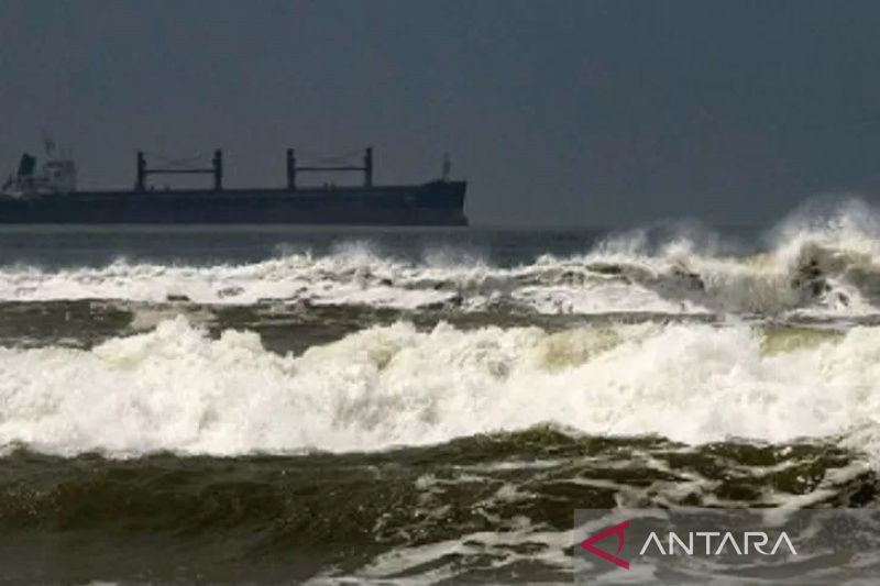 BMKG: Waspadai gelombang 4 meter berpeluang melanda Laut Sawu NTT
