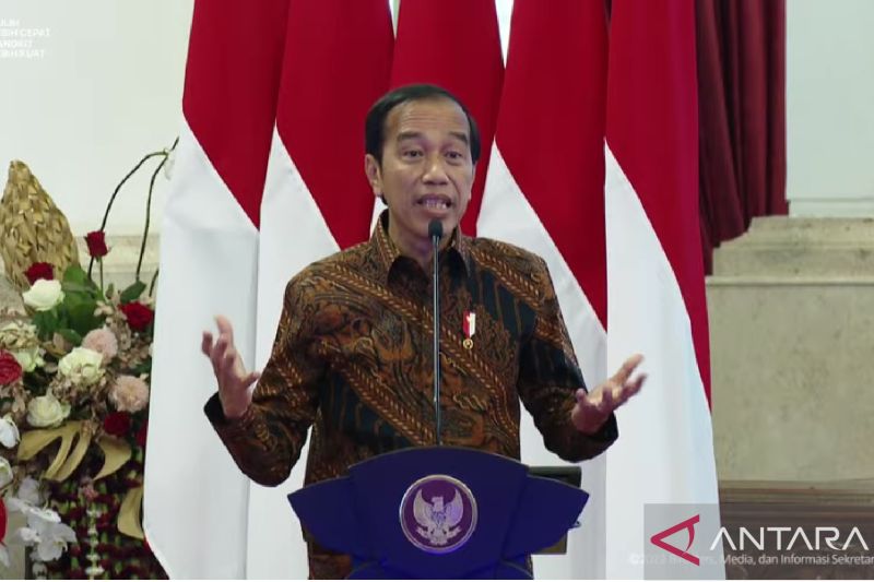Presiden Jokowi  ingatkan menteri dan pejabat tak bekerja standar