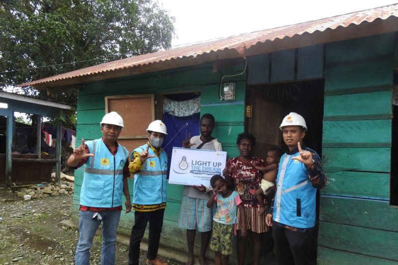 PLN Papua beri sambungan listrik gratis ke warga dalam rangka HUT RI