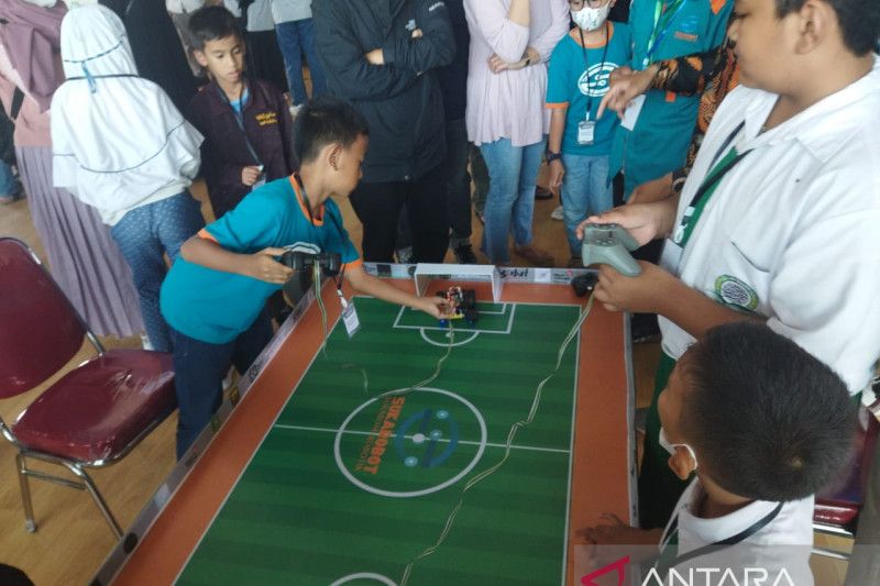 Puluhan pelajar dari lima provinsi ikuti Sukabumi Robotic Competition
