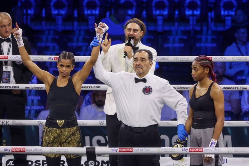 Ramla Ali menang KO dalam tarung tinju putri