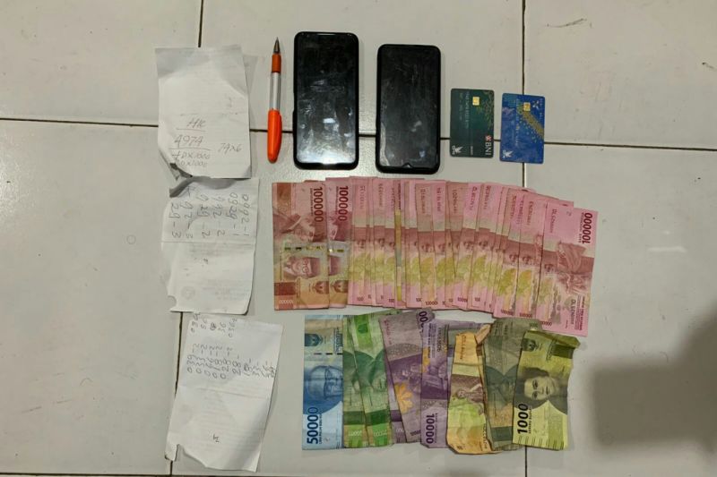 Polisi tangkap tiga pelaku judi online di Sumbawa