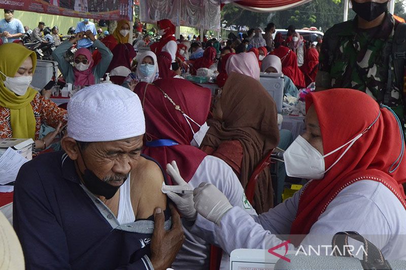 Vaksinasi dosis ketiga capai 64.983.827 orang di Indonesia