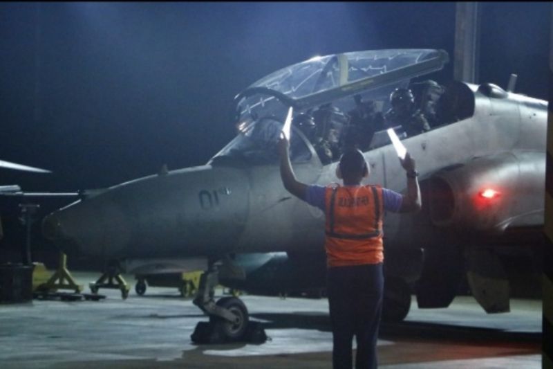 TNI AU selidiki penyebab jet tempur Lanud Roesmin Nurjadin pecah ban