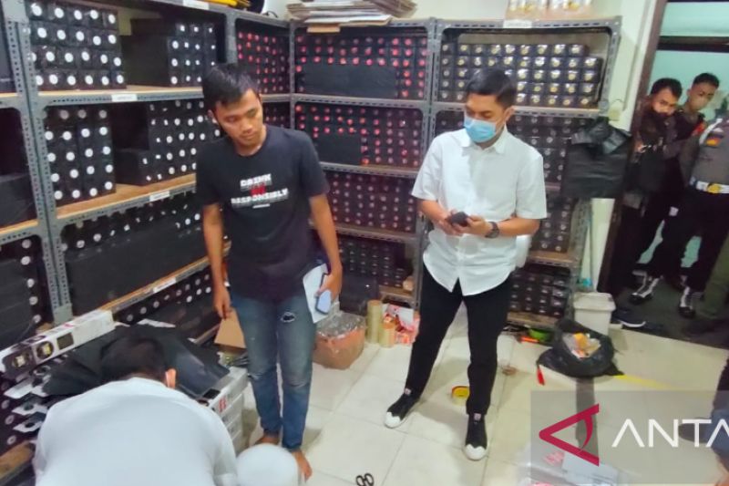 Polres Jakarta Barat sita 1.276 botol miras dari delapan kecamatan