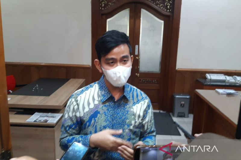 Wali Kota Surakarta kembali bertugas di Balai Kota usai isoman sepekan