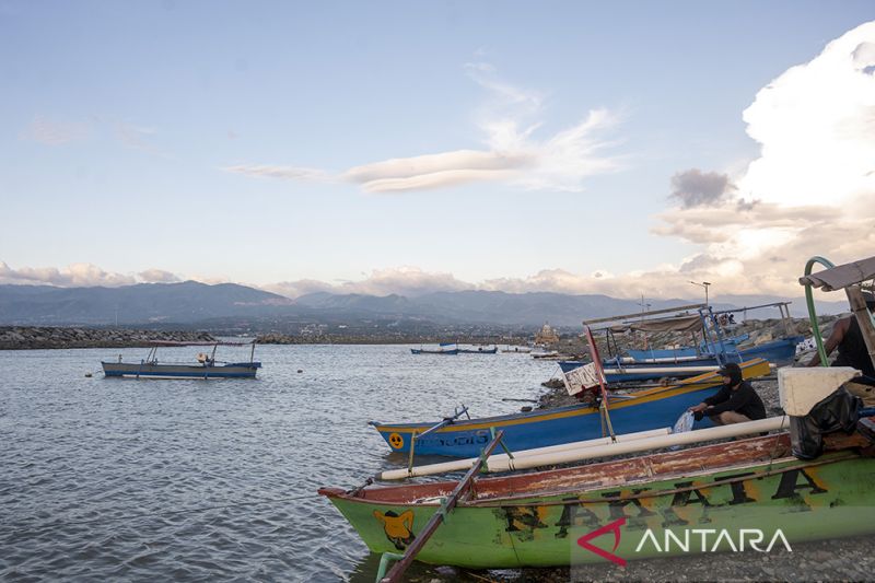 Penyelesaian Proyek Tambatan Perahu Teluk Palu