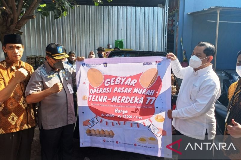 Bank Indonesia-TPID NTB menggelar operasi pasar murah telur merdeka