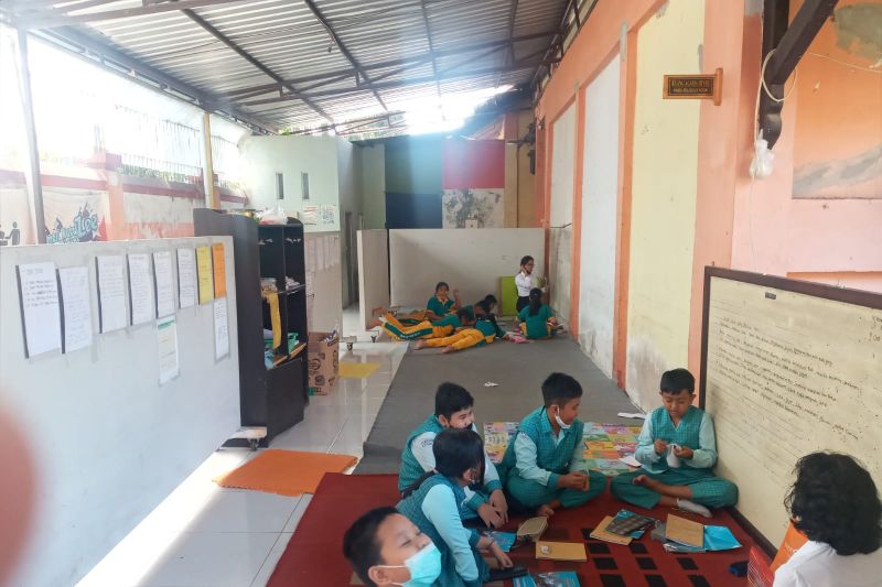 Miris, siswa SMPN serang SDN di Mataram hingga ruang kelas rusak