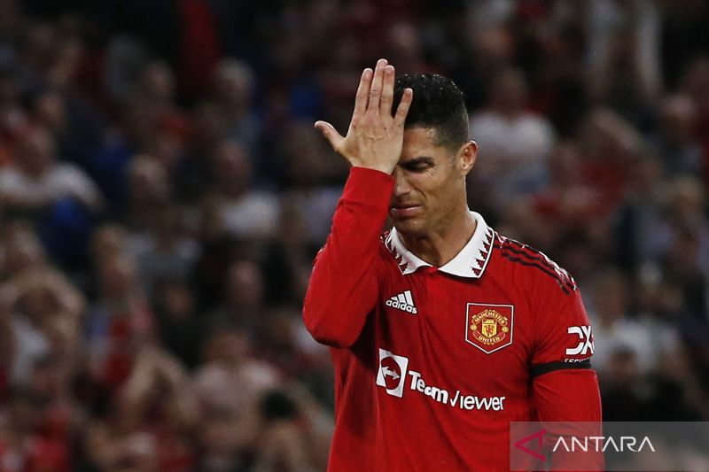 Pelatih Ten Hag berharap Ronaldo bertahan di Manchester United