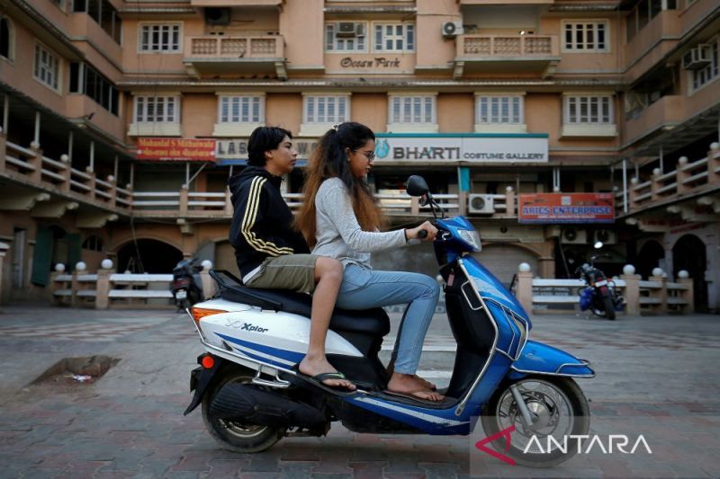 Electric scooter showroom in India catches fire, killing eight