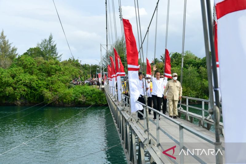 Presiden Jokowi resmikan Jembatan Gantung Wear Fair di Maluku