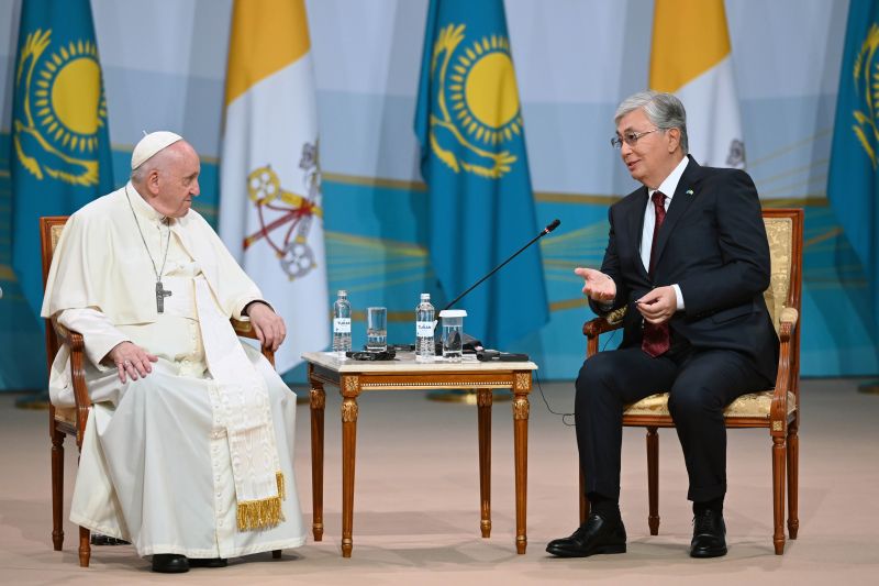 Paus Fransiskus pimpin misa di ibu kota Kazakhstan
