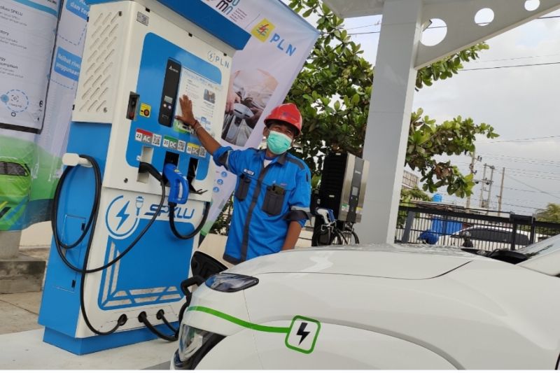 Pakar: Kebijakan mobil listrik Jokowi kurangi ketergantungan BBM
