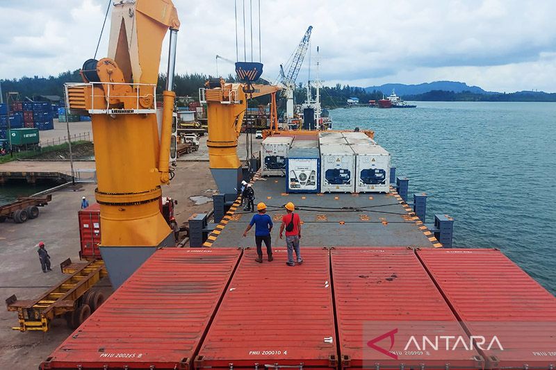 Setelah vakum dua tahun, kapal tol laut kembali bersandar di Bintan