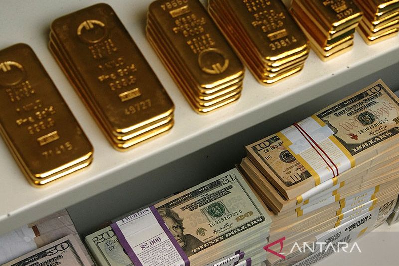Harga emas tergelincir 13,70 dolar AS karena “greenback” menguat