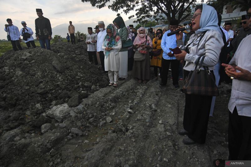 Ziarah Peringati Empat Tahun Bencana Gempa Palu - ANTARA News