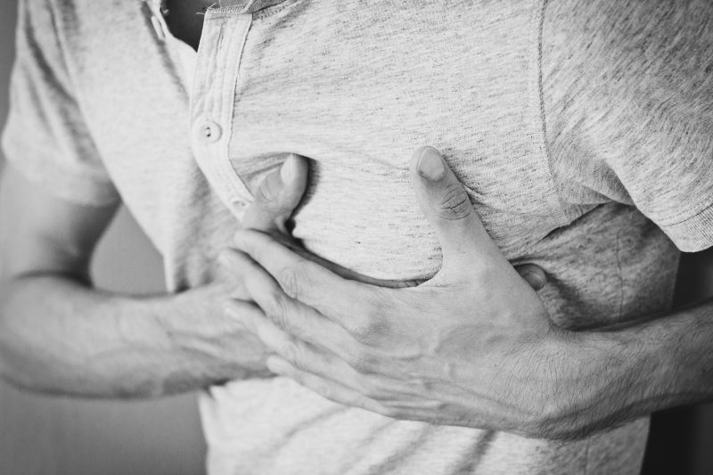 Dokter: Nyeri dada kiri menjalar ke leher ciri gejala serangan jantung