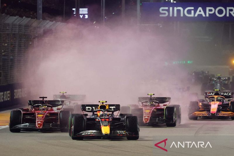 Sergio Perez juara balapan malam F1 Singapura 2022