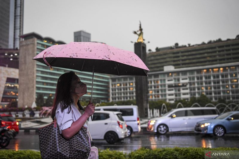 BMKG ingatkan waspada potensi hujan lebat di sejumlah provinsi