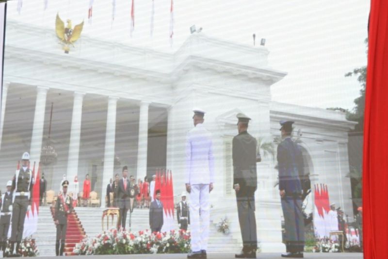 Presiden Jokowi pimpin peringatan HUT TNI ke-77 di Istana Merdeka