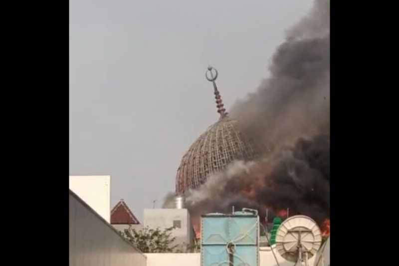 Kubah Masjid Raya JIC ambruk