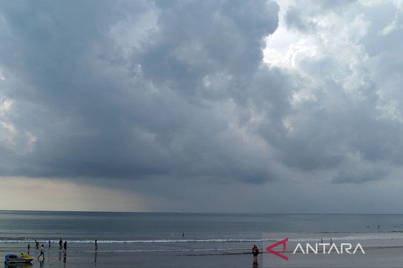 BMKG: Waspada badai petir dan angin kencang di Bali hingga 7 Februari