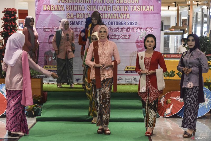 Baju adat Sunda, dikenakan sehari-hari hingga resepsi