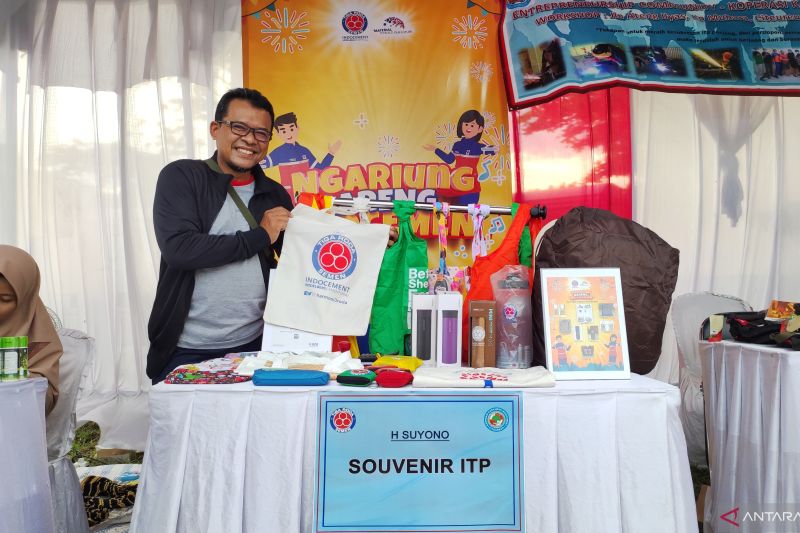 Karyawan Indocement belajar berwirausaha lewat Bazar Sumpah Pemuda