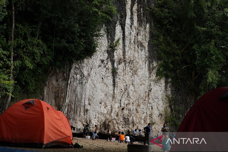 WISATA ROCK CLIMBING TEBING SAWAPUDO DI KONAWE