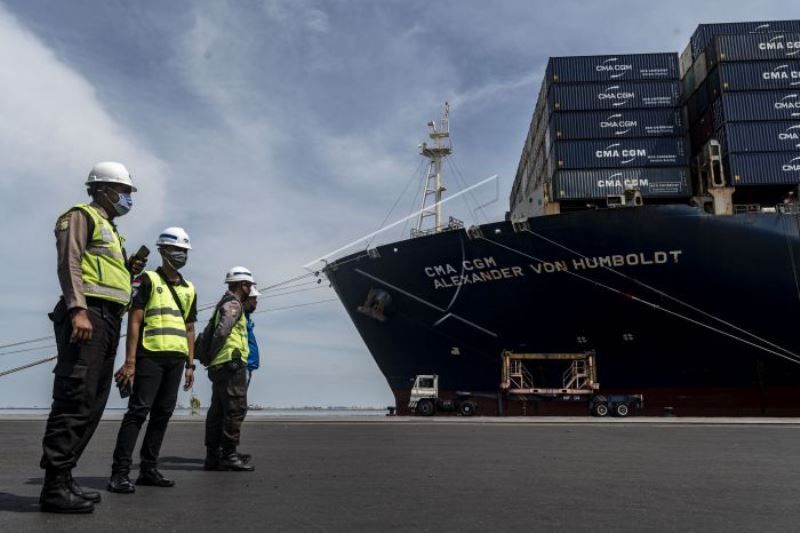 Kunjungan Kapal Petikemas Berkapasitas 16.000 Teu