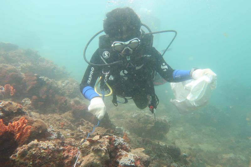 Gernas BCL juga angkut sampah dari dasar laut