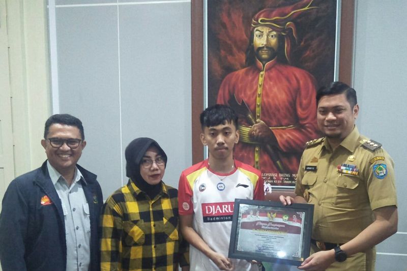 Bupati Gowa berikan beasiswa kepada peraih perak Piala Suhandinata 2022