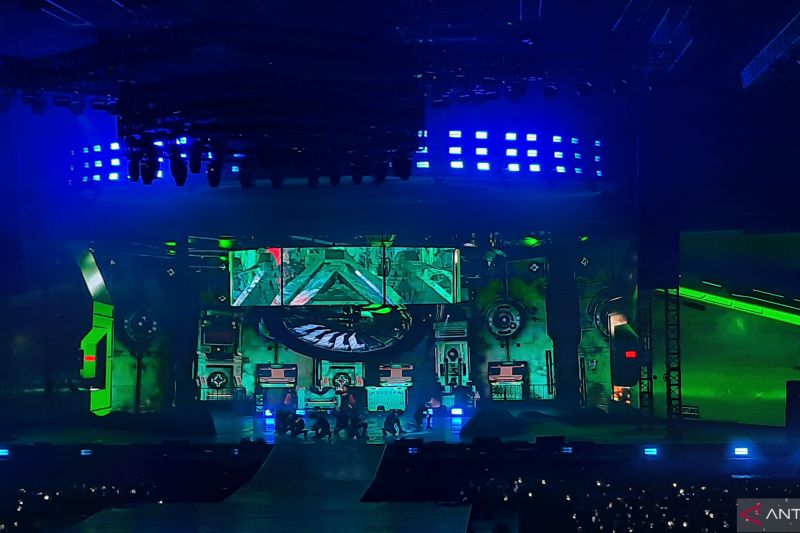 Stray Kids tampil serba hitam buka konser “MANIAC” hari kedua Jakarta