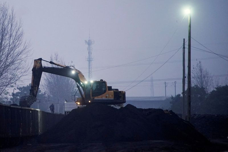 Negara kaya akan setop pembangkit batu bara, China bangun proyek baru