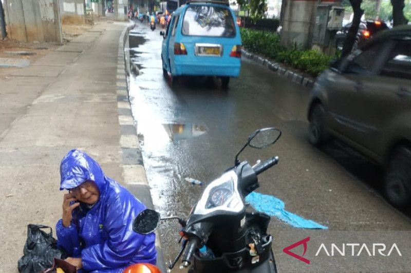 Dinas Bina Marga lakukan perbaikan di Jalan DI Panjaitan