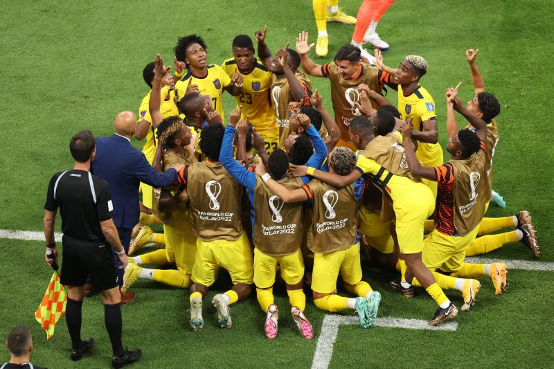 Qatar tuan rumah pertama yang kalah saat laga perdana