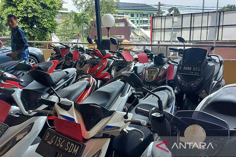 Polrestro Jaktim tangkap pencuri motor mengaku anggota polisi