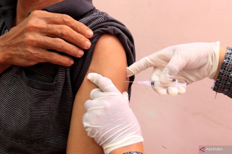 Anggota DPR dukung program vaksinasi booster kelompok rentan
