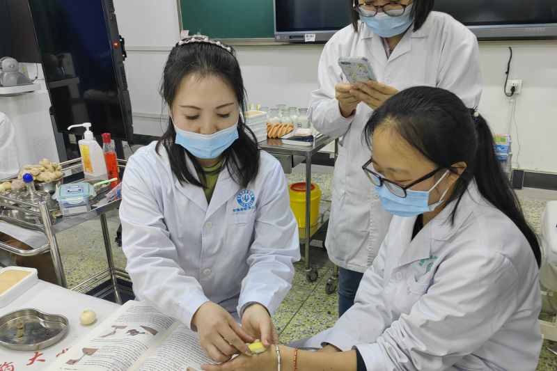 Kisah seorang pelajar Indonesia yang ingin belajar pengobatan tradisional China
