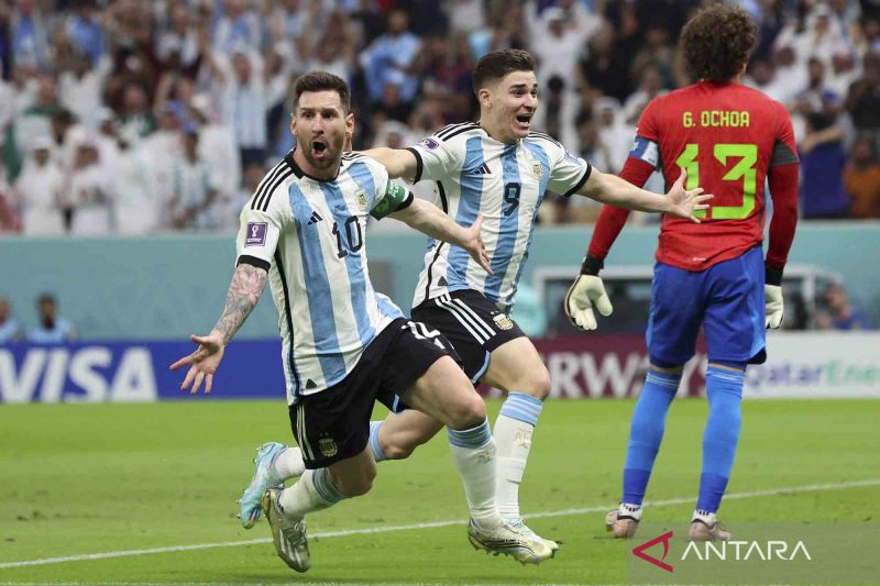 Messi kini memiliki Alvarez sebagai rekan andalan di lini depan