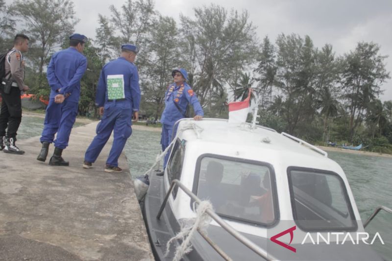 Nelayan ikut mencari helikopter Polri yang jatuh di Belitung Timur