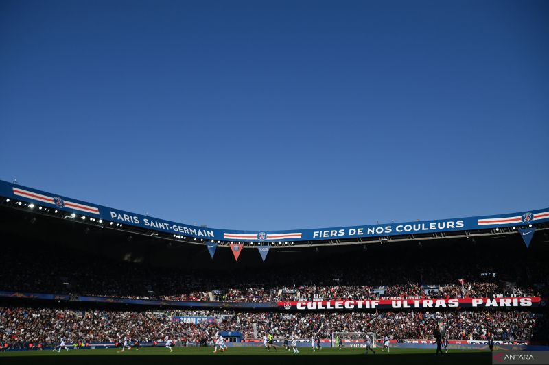 Paris Saint-Germain sedang mempertimbangkan untuk meninggalkan stadion Parc des Princes