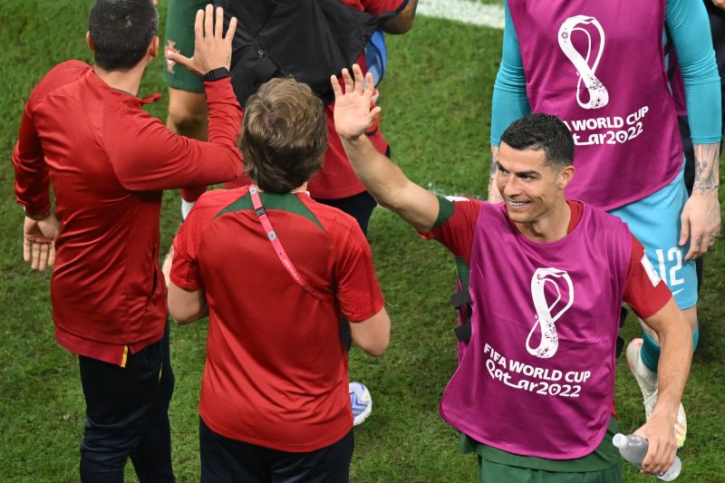 Portugal melaju ke babak 16 besar dengan mengalahkan Uruguay 2-0