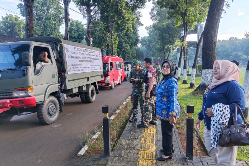 Kelurahan Pekayon di Jakarta Timur mengirimkan bantuan kepada korban gempa Sianjur
