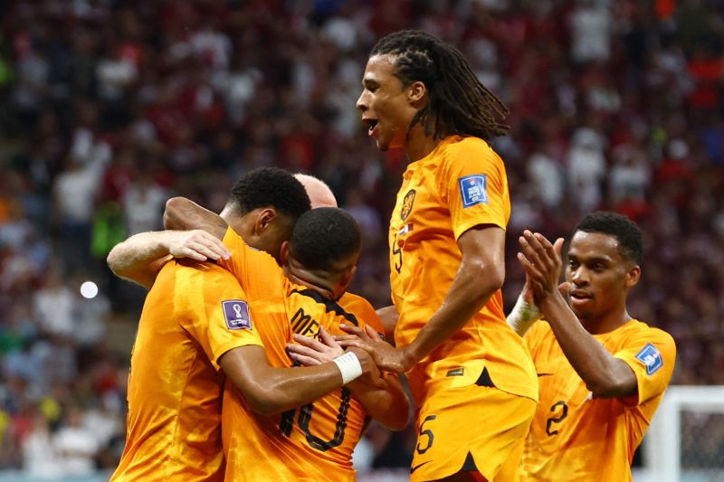 Dengan mengalahkan Qatar 2-0, Belanda mencapai babak 16 besar Piala Dunia sebagai juara grup.