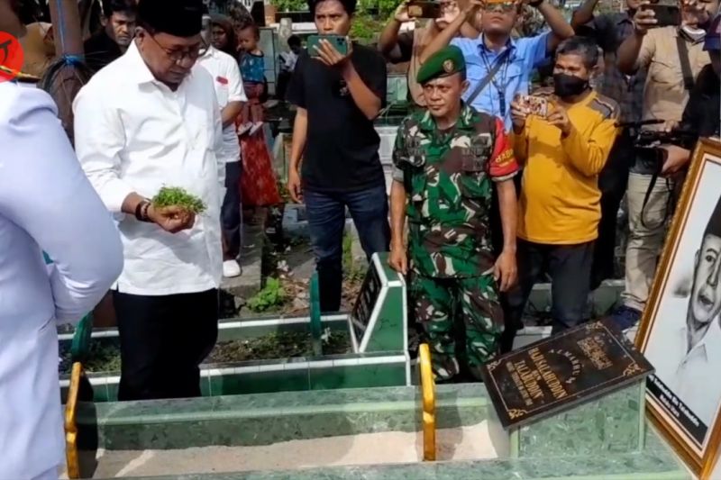 Ratusan warga Ternate sambut piagam pahlawan nasional Salahuddin