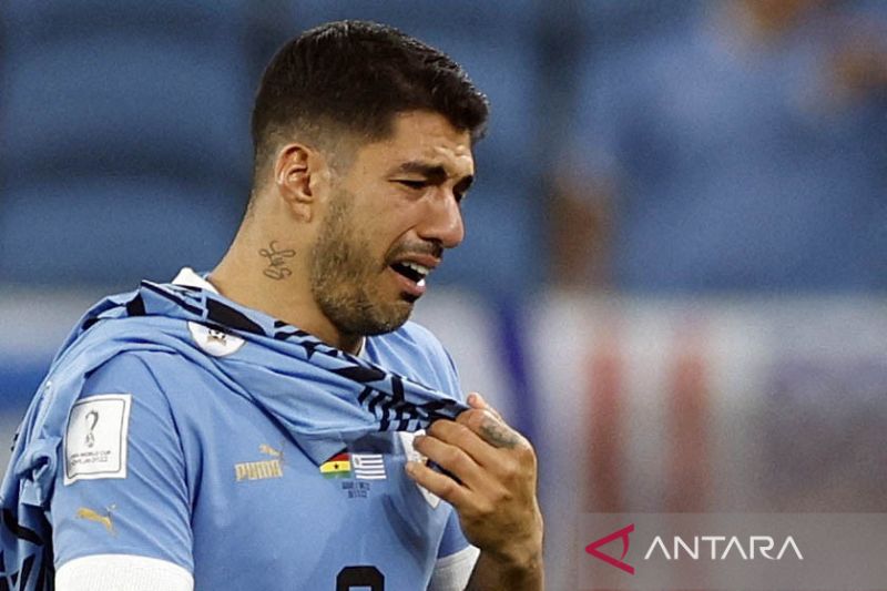 Tangis Luis Suarez di Al Janoub Stadium